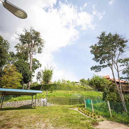 Red House The Garden Stay In Bukit Tinggi By Play Bentong Exteriér fotografie