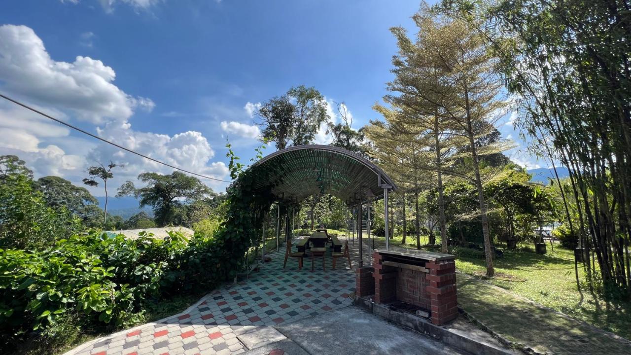 Red House The Garden Stay In Bukit Tinggi By Play Bentong Exteriér fotografie