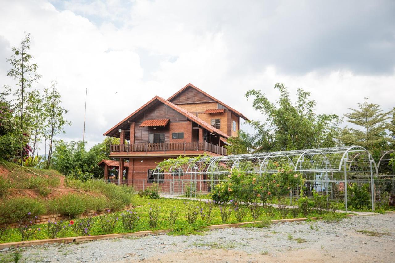 Red House The Garden Stay In Bukit Tinggi By Play Bentong Exteriér fotografie