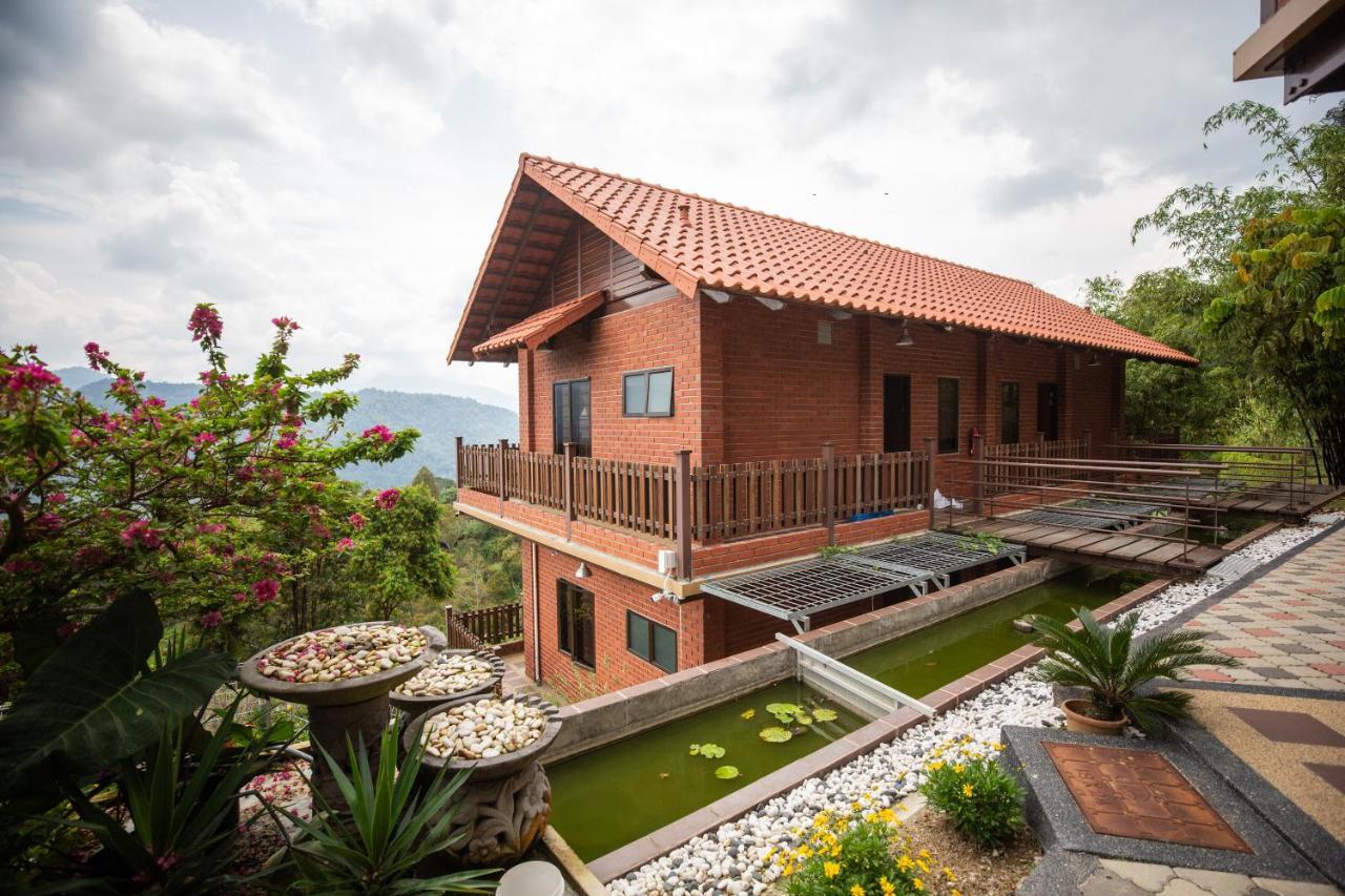 Red House The Garden Stay In Bukit Tinggi By Play Bentong Exteriér fotografie