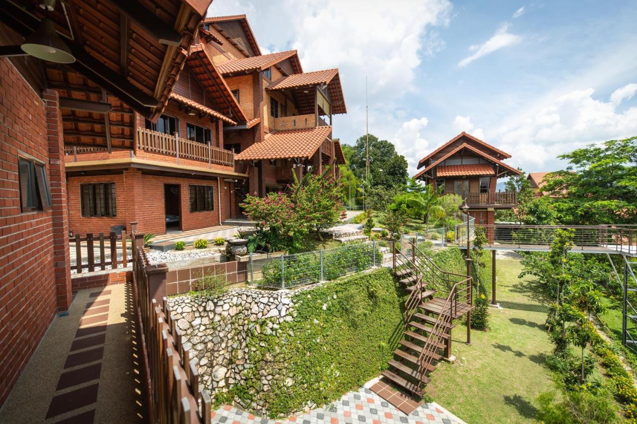 Red House The Garden Stay In Bukit Tinggi By Play Bentong Exteriér fotografie