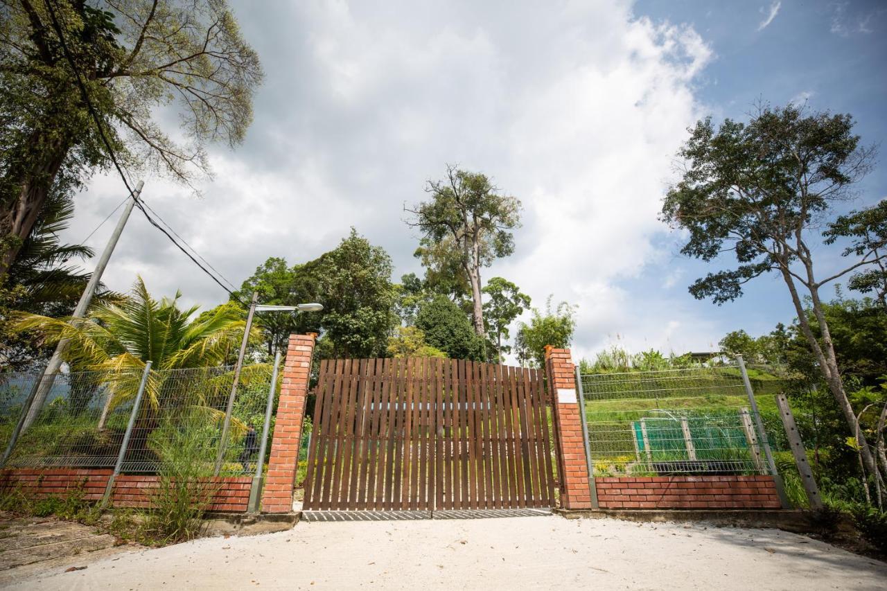 Red House The Garden Stay In Bukit Tinggi By Play Bentong Exteriér fotografie