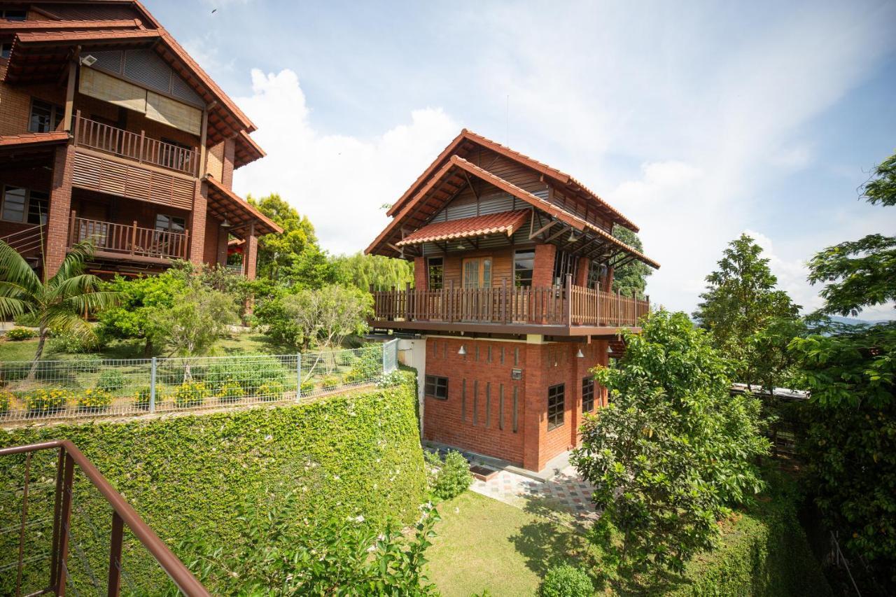 Red House The Garden Stay In Bukit Tinggi By Play Bentong Exteriér fotografie