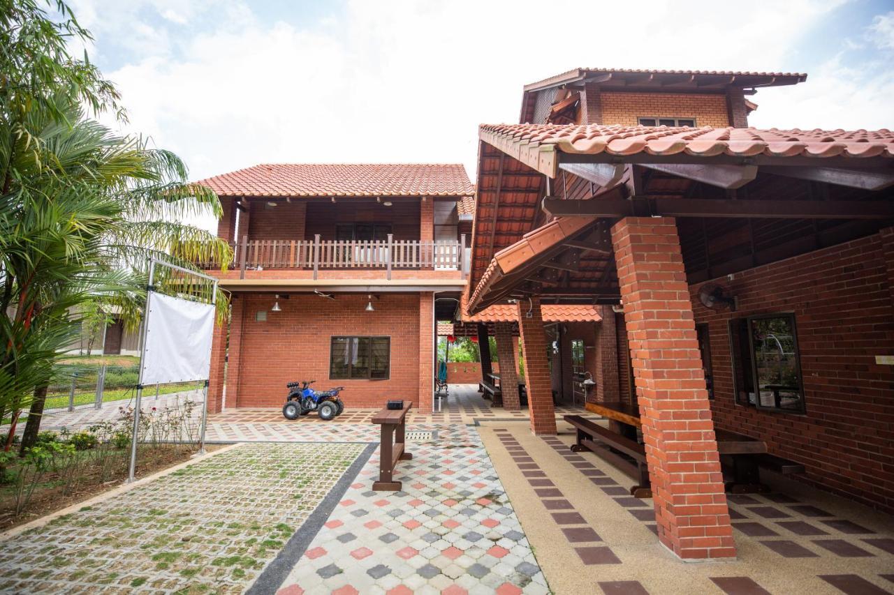 Red House The Garden Stay In Bukit Tinggi By Play Bentong Exteriér fotografie