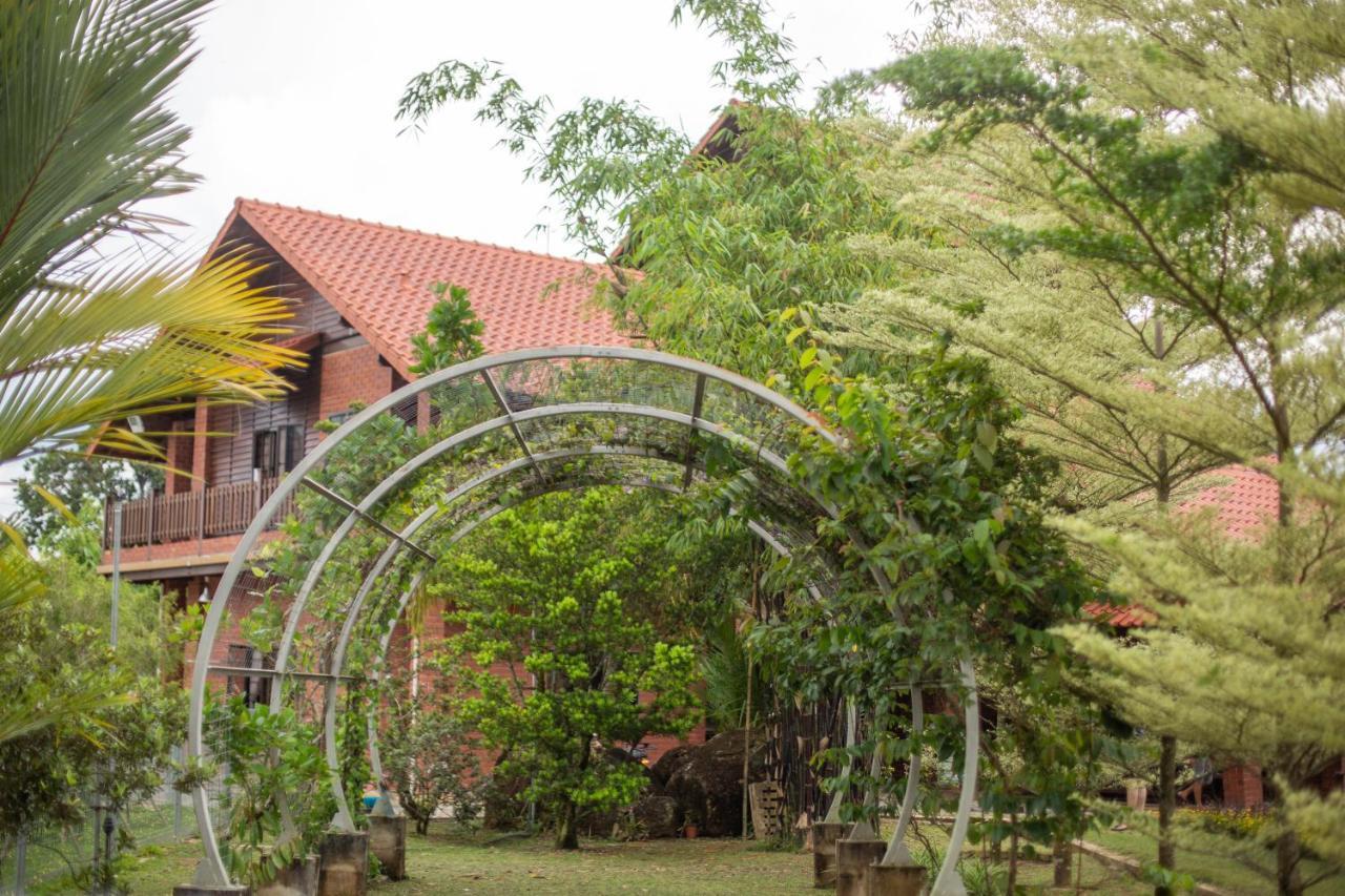 Red House The Garden Stay In Bukit Tinggi By Play Bentong Exteriér fotografie