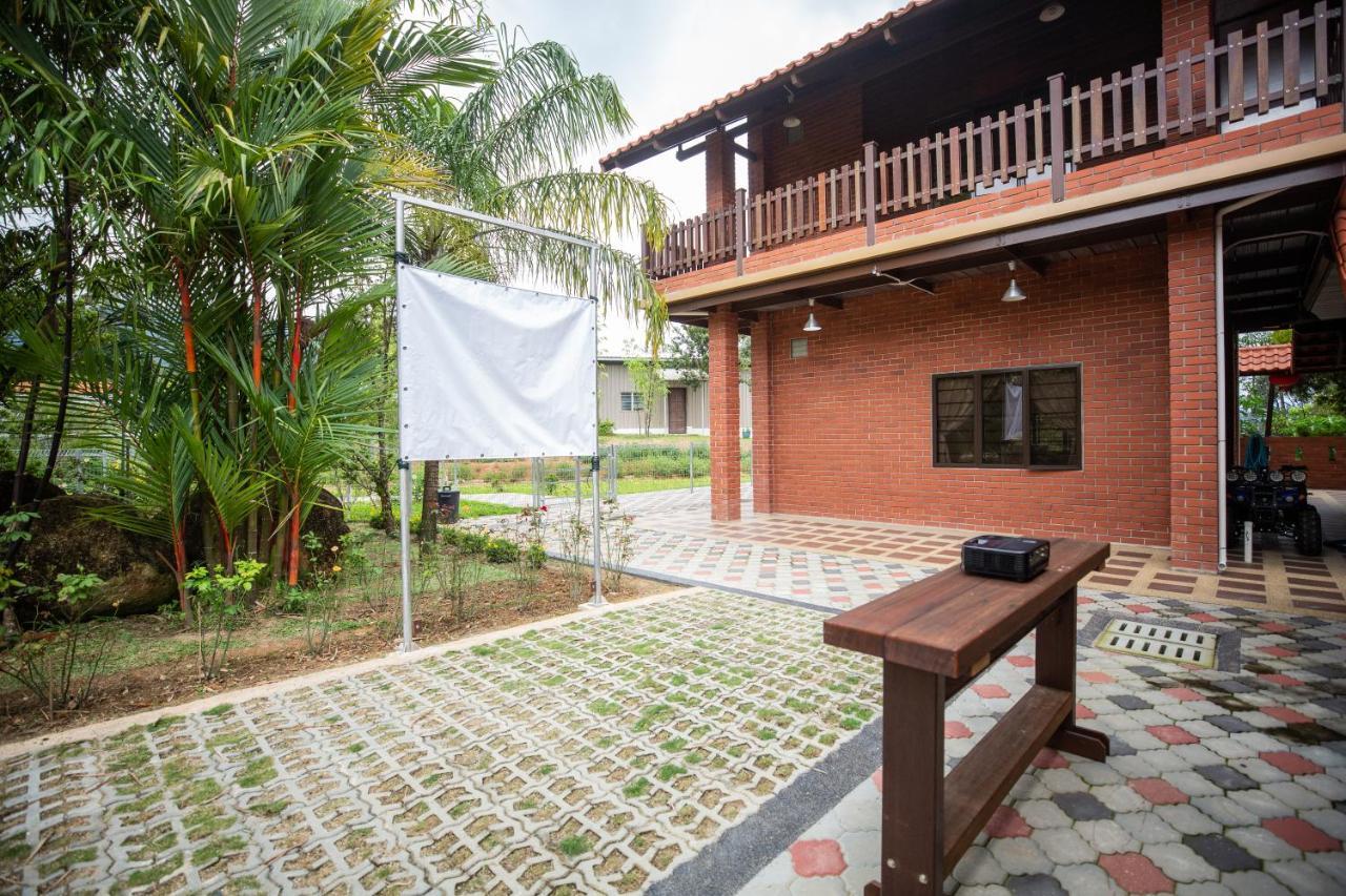 Red House The Garden Stay In Bukit Tinggi By Play Bentong Exteriér fotografie